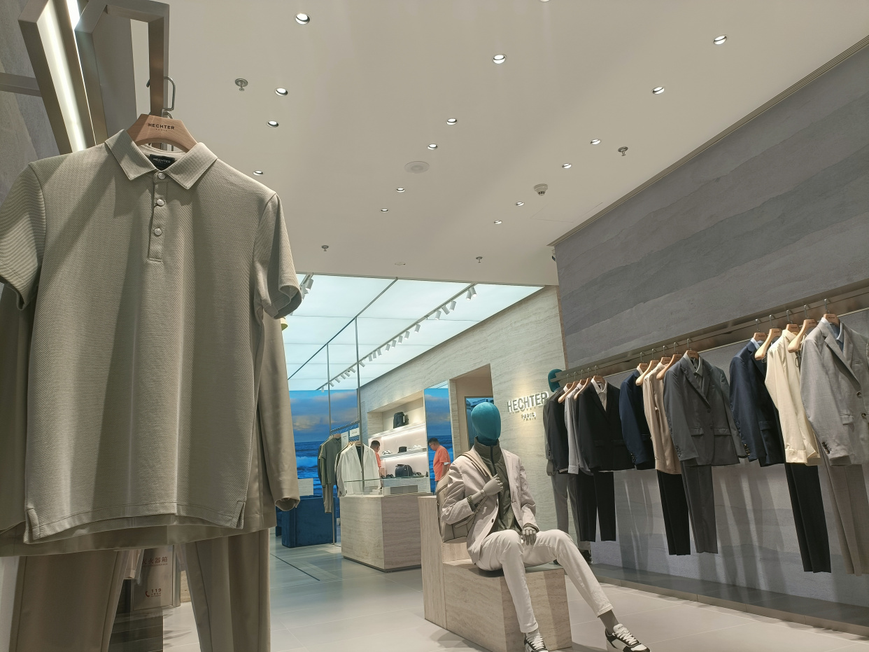 光与华服的交响 深圳湾丹尼爱特店铺照明设计解析